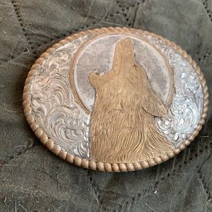 Gold/Silver Belt Buckle With Howling Wolf